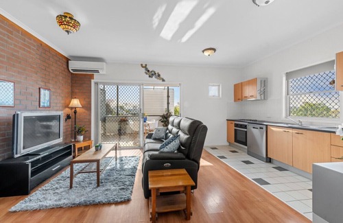 West End Apartment | Park the car & Explore Brisbane