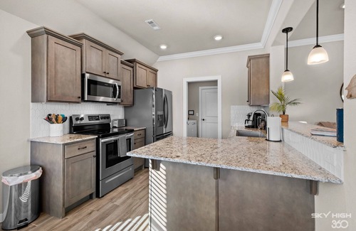 Lowell House | Park View Place: Central To All NWA