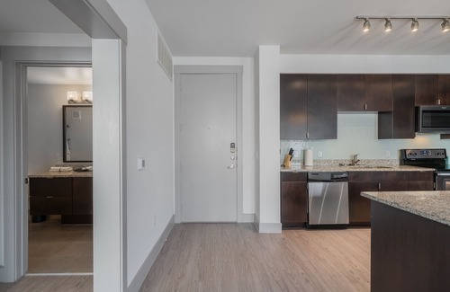 Oak Lawn Apartment | Park West 362 1br apartment, Pool, Gym I Parking