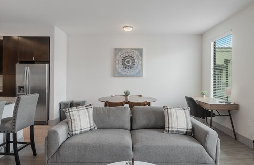 Oak Lawn Apartment | Park West 362 1br apartment, Pool, Gym I Parking
