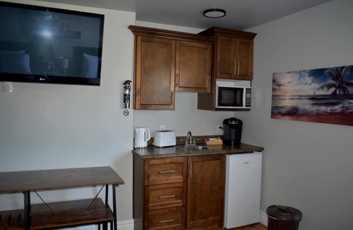 Triton Hotel | Parkers Blue Water Inn