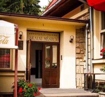 Holin Hotel | Parkhotel Skalní město