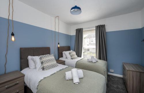 Margam Apartment | Parking, 2 Bathrooms, Dining space & Garden