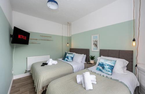 Margam Apartment | Parking, 2 Bathrooms, Dining space & Garden