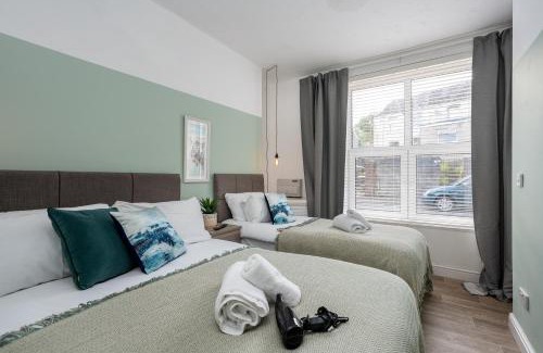Margam Apartment | Parking, 2 Bathrooms, Dining space & Garden
