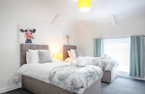 St. Thomas House | Parking, Smart Tv's in all Rooms, Central Location