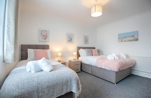St. Thomas House | Parking, Smart Tv's in all Rooms, Central Location