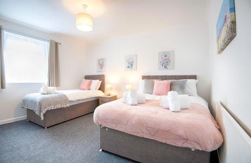 St. Thomas House | Parking, Smart Tv's in all Rooms, Central Location