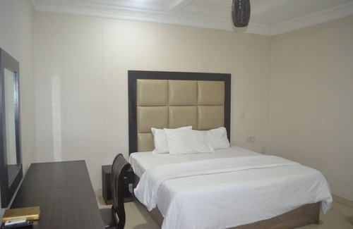 Oshodi-Isolo Hotel | Parklane Hotels Limited