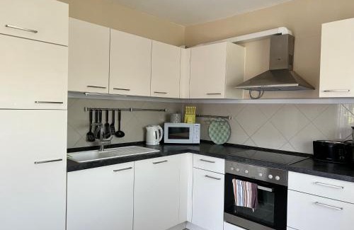 Oberrodenbach Apartment | Parkplätze, Einzelbetten, 2 TVs, Balkon, Terrasse, fast Wi-Fi bis zu 1000 Mbit, Homeoffice