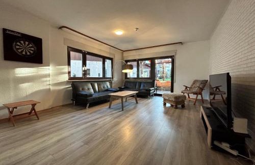 Oberrodenbach Apartment | Parkplätze, Einzelbetten, 2 TVs, Balkon, Terrasse, fast Wi-Fi bis zu 1000 Mbit, Homeoffice