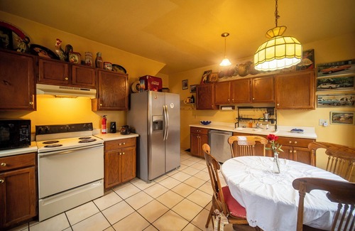 Windsor Park House | Parkside Charm, City Walkability