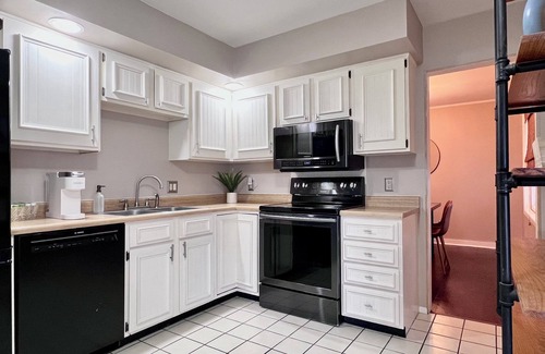 Champaign House | Parkside home close to campus - 2 BD 2 BA