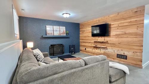 Champaign House | Parkside Home Close To Campus - 3 Bd 2 Ba