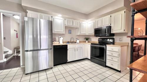 Champaign House | Parkside Home Close To Campus - 3 Bd 2 Ba