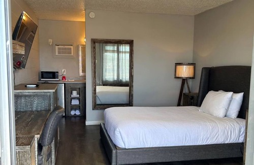 Grande Prairie Hotel | PARKSIDE INN