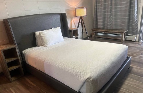 Grande Prairie Hotel | PARKSIDE INN
