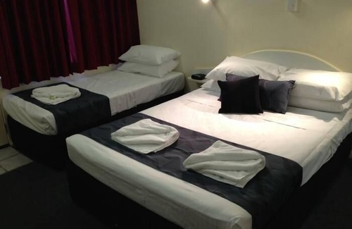 Ayr Hotel | Parkside Motel