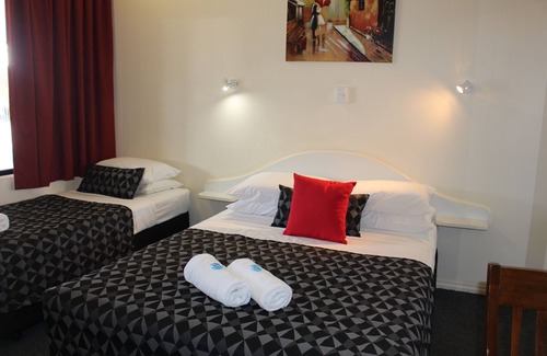 Ayr Hotel | Parkside Motel