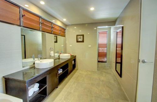 Viseisei Hostel | Parkside Nila Beach Resort