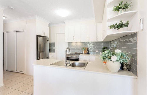 Redcliffe Apartment | "Parkside Villa on the Creek"