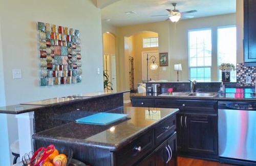 College Station House | Parkview Cottage ~ Pet Friendly Oasis!