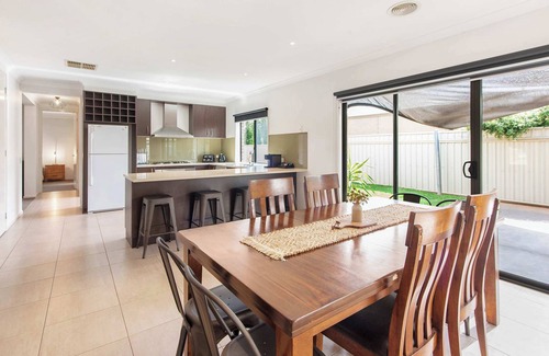 Moama House | Parkview - Echuca Holiday Homes