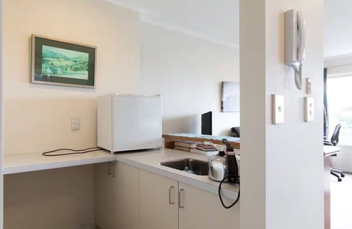 Parnell House | Parnell Ridgetop Townhouse. Walk to shops, restaurants and attractions