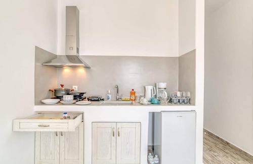 Aliki Apartment | Paros Poolside Getaway - Artemis Beach House
