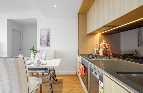 Parramatta Apartment | Parramatta Luxury 2-bedroom apartment Near Shopping Center Train Station