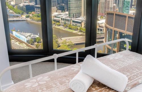 Docklands Apartment | Pars apartments - Melbourne Quarter- unique View of city and Yarra
