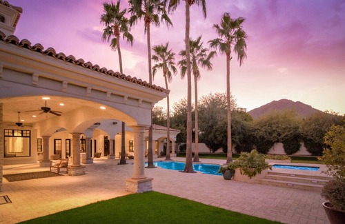 Paradise Valley House | PARSONS VILLAS - Jackrabbit Mansion | $6M Home w/Gorgeous Back Yard | Heated Pool/Spa | Put Green!