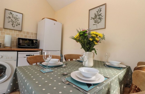 Muston Cottage | PARTRIDGE COTTAGE, pet friendly, character holiday cottage in Filey