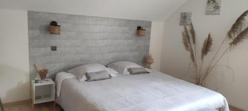 Chateau-l'Hermitage House | Pascal et Domi CHAMBRES "l'oasis des pins"