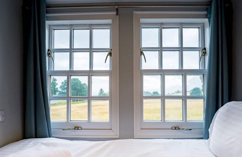 Falkland House | Pass the Keys | 1 bedroom studio with a cosy indoor log fire