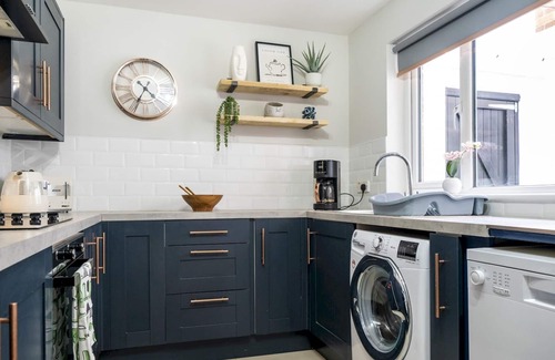 Queens Quarter House | Pass the Keys | 58 LW Ave Stunning 2BR Terrace Top Location Lots Nearby
