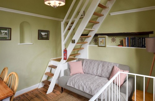 Waterlooville House | Pass the Keys Amazing Country views Grade II listed Folly