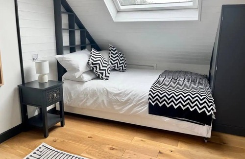 Chorleywood West House | Pass the Keys | Beautiful Period Cottage in Chorleywood Sleeps 6