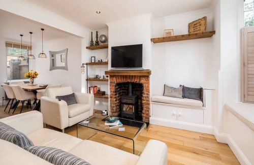 Chorleywood West House | Pass the Keys | Beautiful Period Cottage in Chorleywood Sleeps 6