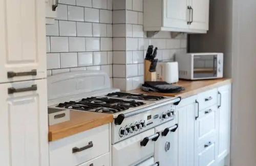 Chorleywood West House | Pass the Keys | Beautiful Period Cottage in Chorleywood Sleeps 6