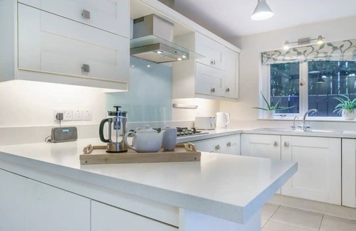 Holywood House | Pass the Keys | Beautiful 3 BR Retreat in the Holywood Hills