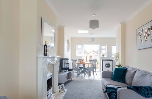 Bloxwich House | Pass the Keys | Bryn House Short Stays
