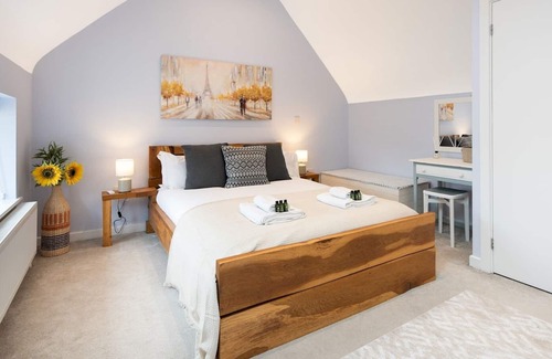 Marlow House | Pass the Keys | Central Marlow townhouse with private parking