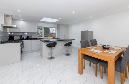 Wokingham House | Pass the Keys | Charming Modern Home in Central Wokingham