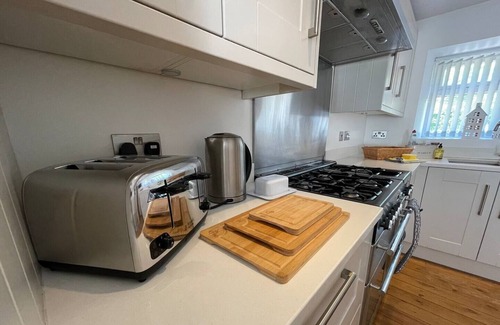 Hope Valley House | Pass the Keys | Charming Cosy Chocolate Box Stone Cottage