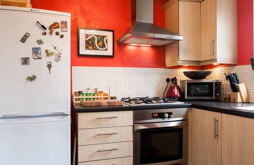 Oval Apartment | Pass the Keys | Charming Victorian Flat | Walk to Kia Oval & Tube