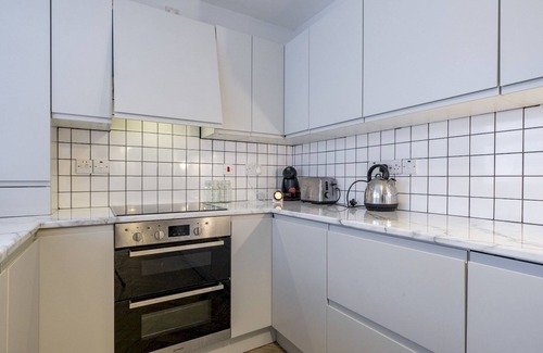 Ormeau House | Pass the Keys | Cosy 2BR Home Ormeau Road Lots of Amenities