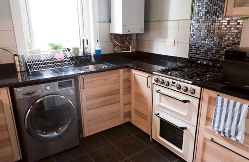 Paisley Apartment | Pass the Keys | Cozy two bed flat near Glasgow Airport & Paisley