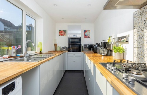 Hove House | Pass the Keys | Family holiday home by the sea with free parking