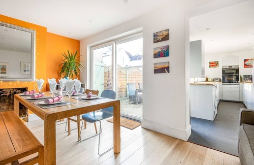 Hove House | Pass the Keys | Family holiday home by the sea with free parking